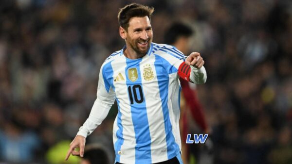 Messi lần đầu tiên đoạt danh hiệu tại VL World Cup