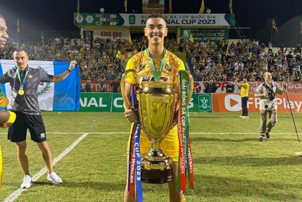 NGOẠI BINH HAY NHẤT V-LEAGUE ĐƯỢC ĐỀ NGHỊ NHÂP TỊCH