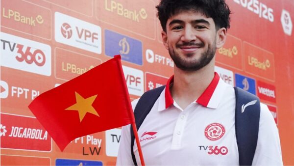 Trung vệ hay nhất V-League mong sớm nhập tịch