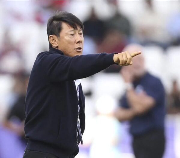 BÓNG ĐÁ INDONESIA CẦN HLV SHIN TAE YONG