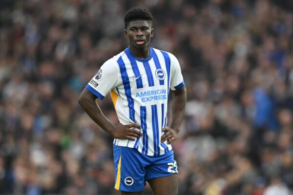 Carlos Baleba muốn đến Man United