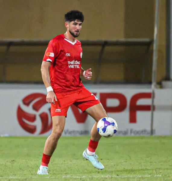 Trung vệ hay nhất V-League mong sớm nhập tịch 