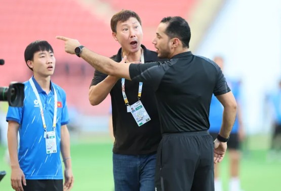 HLV Kim đối diện nguy cơ treo quyền