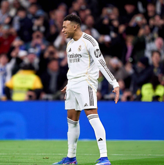 Mbappe ăn mừng như Ronaldo là để tri ân đàn anh - Ảnh: BBC