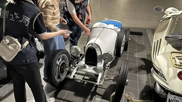 Choáng ngợp dàn siêu xe chục triệu USD của Trần Chí