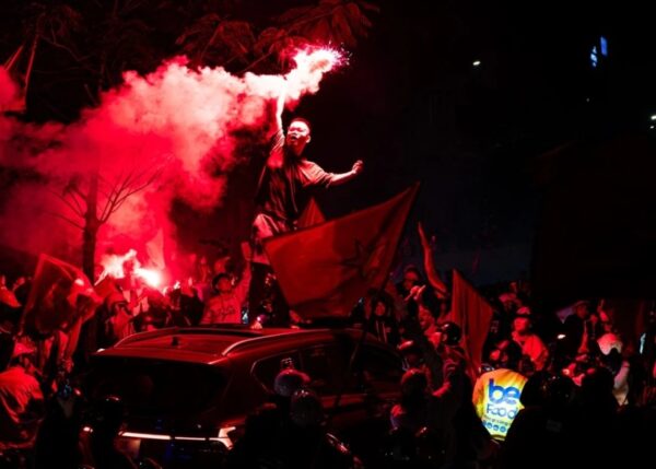 U23 Việt Nam thua bán kết CĐV vẫn 'đi bão' xuyên đêm