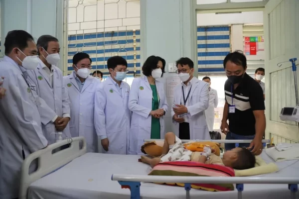 Khẩn cấp chống dịch ở TP.HCM, dựng 'hàng rào' ngăn EV71