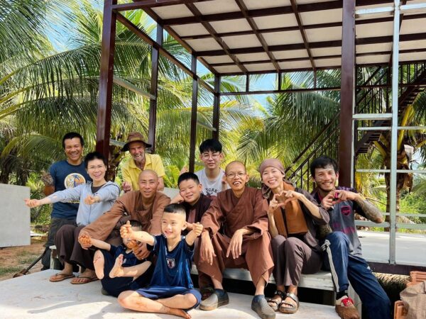 Giáo hội Phật giáo Việt Nam Ông Nhuận Đạt đã hoàn tục và đăng ký kết hôn với gái 2 đời chồng