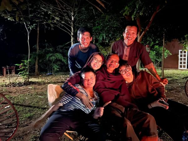 Giáo hội Phật giáo Việt Nam Ông Nhuận Đạt đã hoàn tục và đăng ký kết hôn với gái 2 đời chồng