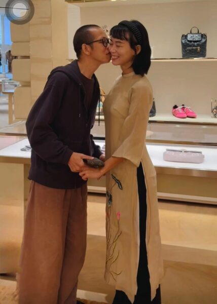 Giáo hội Phật giáo Việt Nam Ông Nhuận Đạt đã hoàn tục và đăng ký kết hôn với gái 2 đời chồng