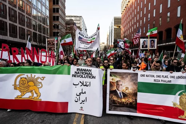 Những người biểu tình tham gia cuộc tuần hành ủng hộ người dân Iran do các thành viên cộng đồng người Mỹ gốc Iran tổ chức tại Washington, DC, vào ngày 14 tháng 2 năm 2026 Bạn đang sao chép nội dung của Trí Thức VN. Nếu là cá nhân sử dụng, vui lòng ghi rõ nguồn trithucvn2.net. Nếu là website, kênh truyền thông, vui lòng chỉ sử dụng nội dung khi có sự cho phép của Trí Thức VN.