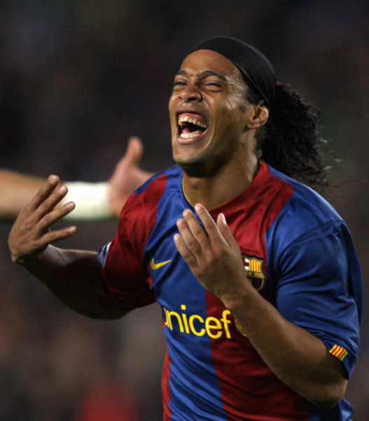 Sunderland thông báo Ronaldinho sẽ có mặt trong trận giao hữu dành cho các huyền thoại