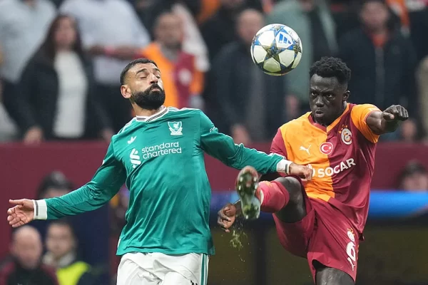 Liverpool thua 0-1 trước Galatasaray ở lượt đi vòng 1/8 Champions League, trong trận đấu thứ 100 của HLV Arne Slot.