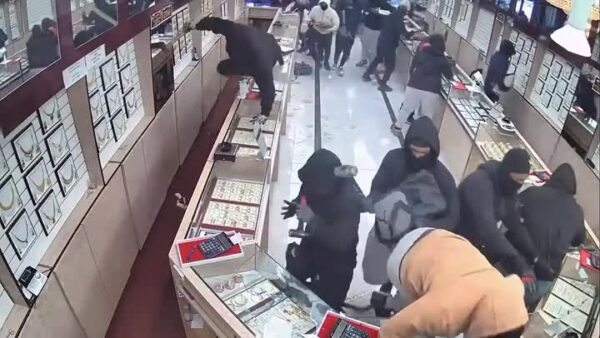 20 người cướp tiệm vàng trong 70 giây gây sốc ở California