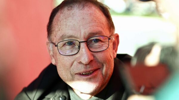 Huyền thoại Jean-Pierre Papin nói Mbappe là tiền đạo vĩ đại nhất lịch sử tuyển Pháp