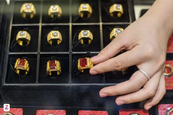 Giá vàng giảm gần 5 triệu đồng/lượng