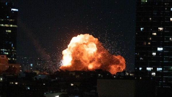 Tên lửa Iran gây hư hại nhiều địa điểm, làm bùng phát hỏa hoạn tại Israel