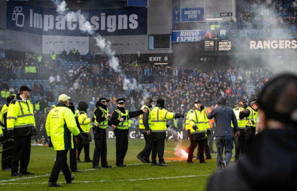 Hỗn chiến bạo lực bùng nổ sau trận derby nóng bậc nhất bóng đá thế giới