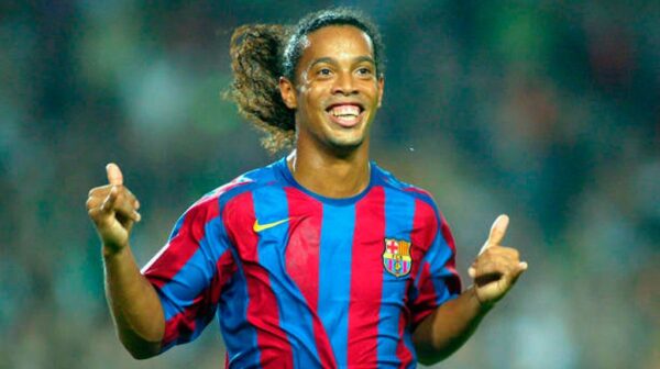 Ronaldinho đạt đỉnh cao sự nghiệp trong màu áo Barcelona